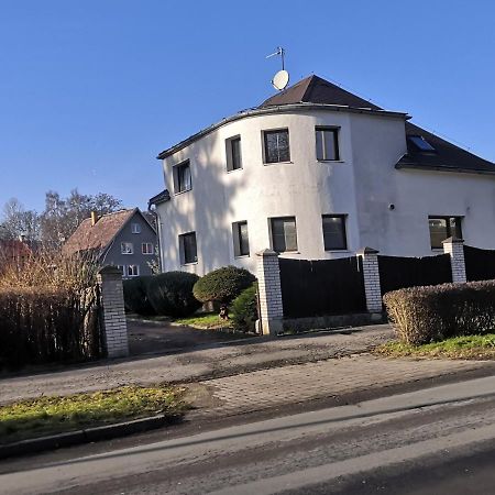 Penzion Ubytovani U Parku S Parkovistem Česká Lípa Екстериор снимка